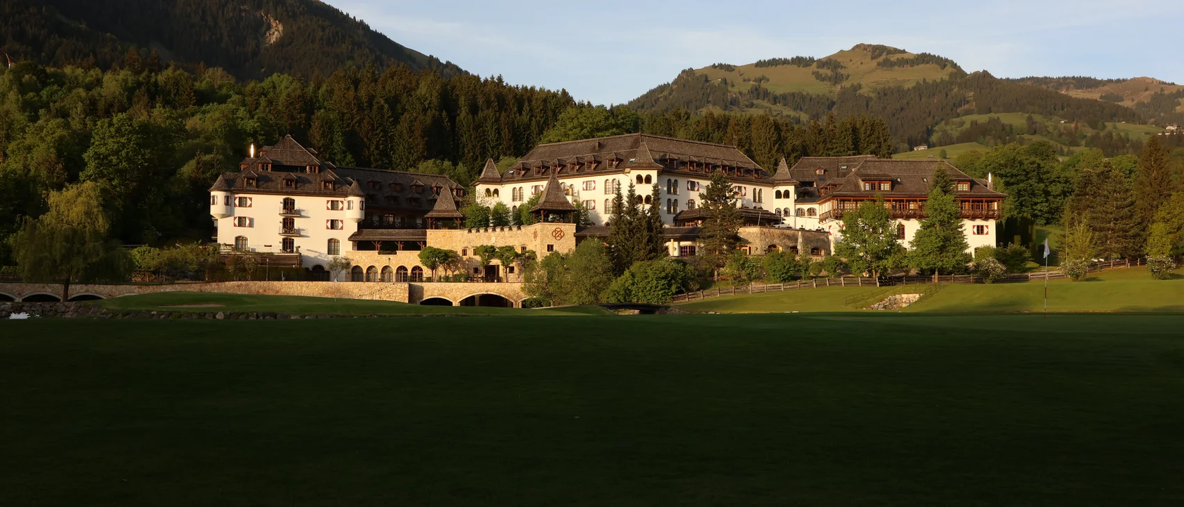 Schlosshotel Kitzbühel beim Sonnenuntergang