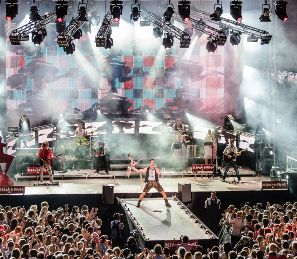 Krippenausstellung und „Nun singet und seid froh“