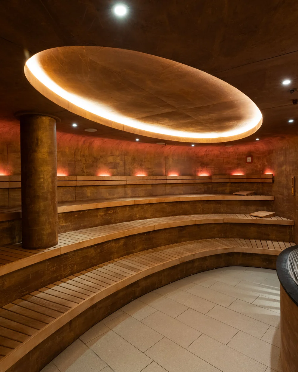 In Kitzbühel ein Hotel mit Pool, bitte.