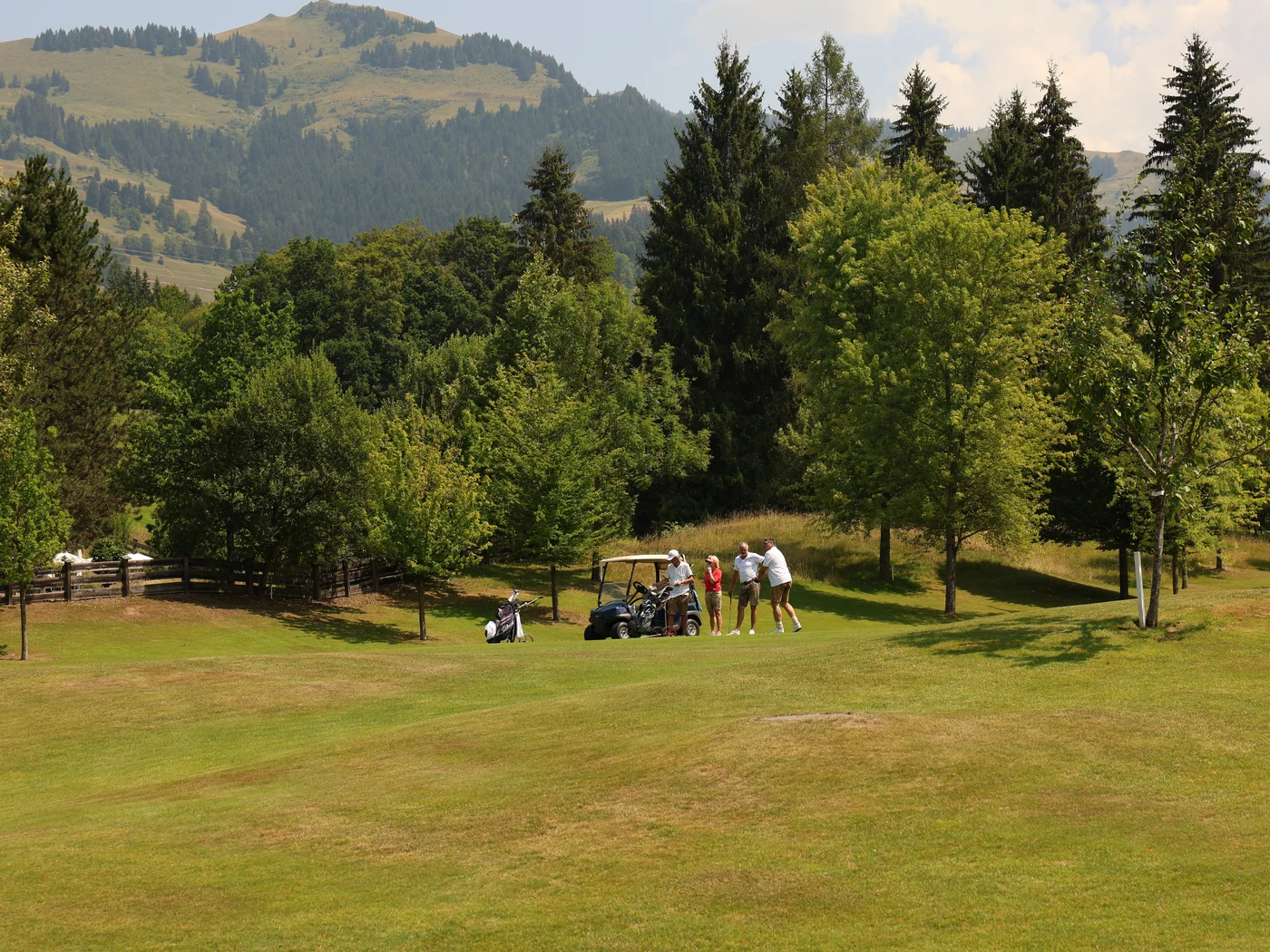 [Translate to Italienisch:] Golfer auf dem Golfplatz