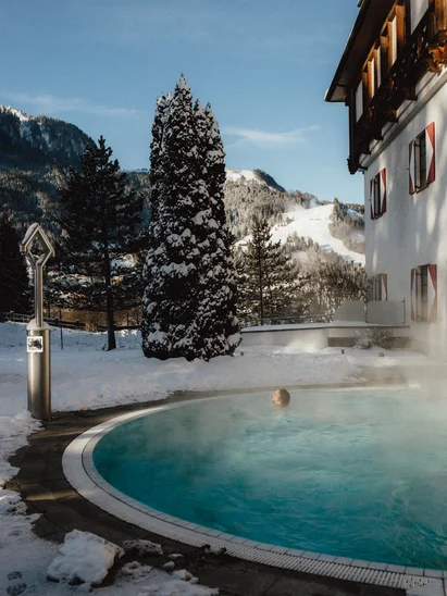 In Kitzbühel ein Hotel mit Pool, bitte.