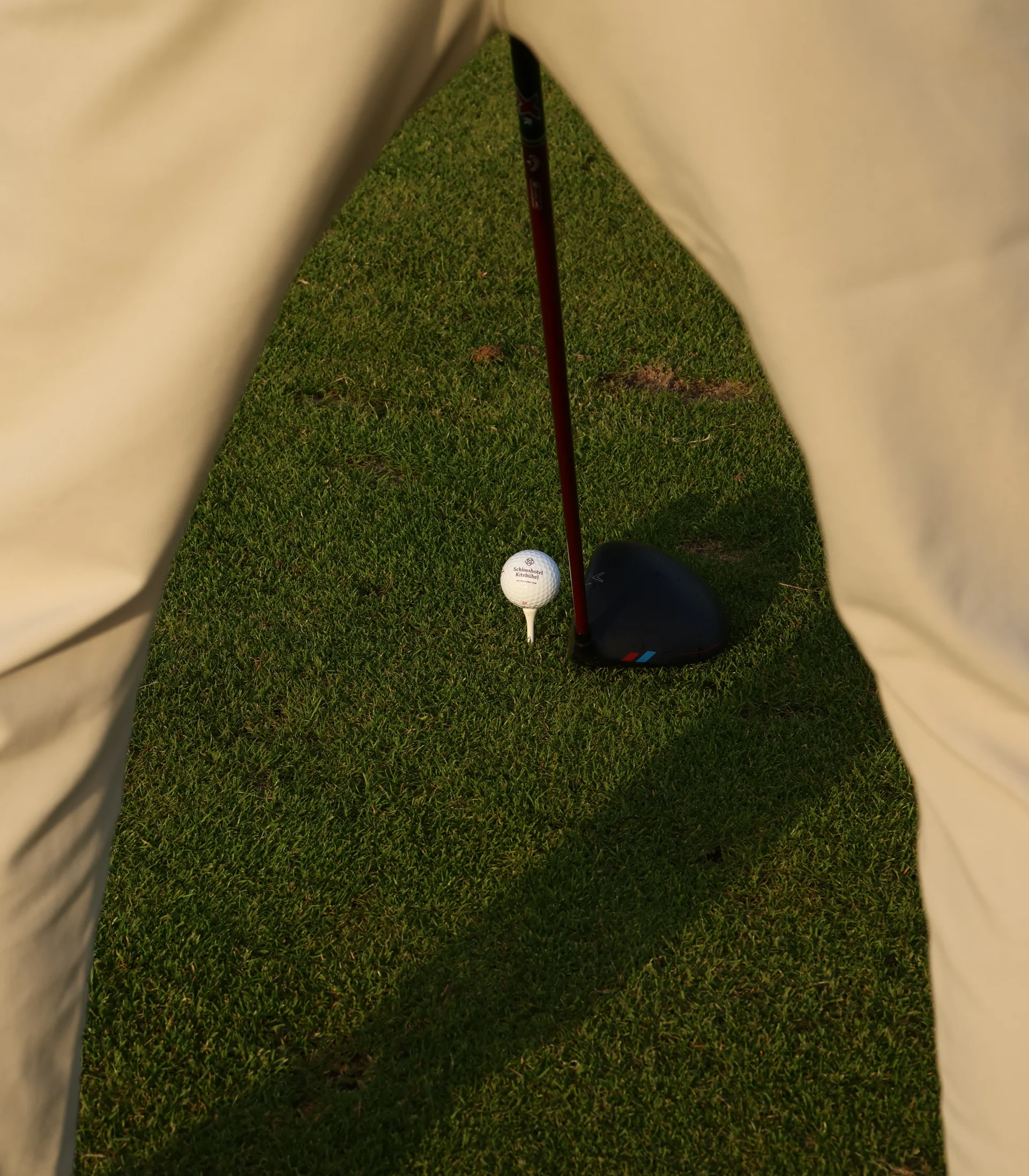 Golfball kurz vor dem Abschlag