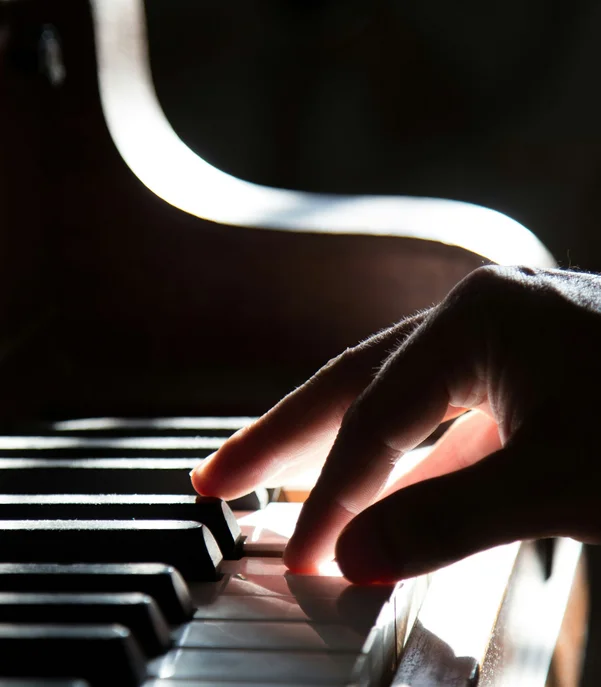 Hotel mit Klavier und Livemusik | Die Bar im Schlosshotel Kitzbühel