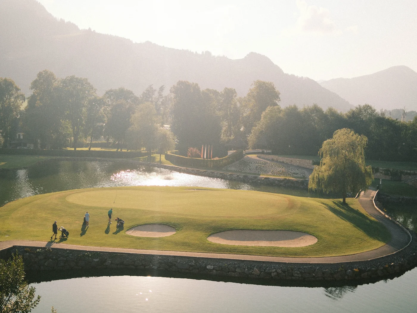 Golfplatz mit Sonne Golfplatz mit Sonne